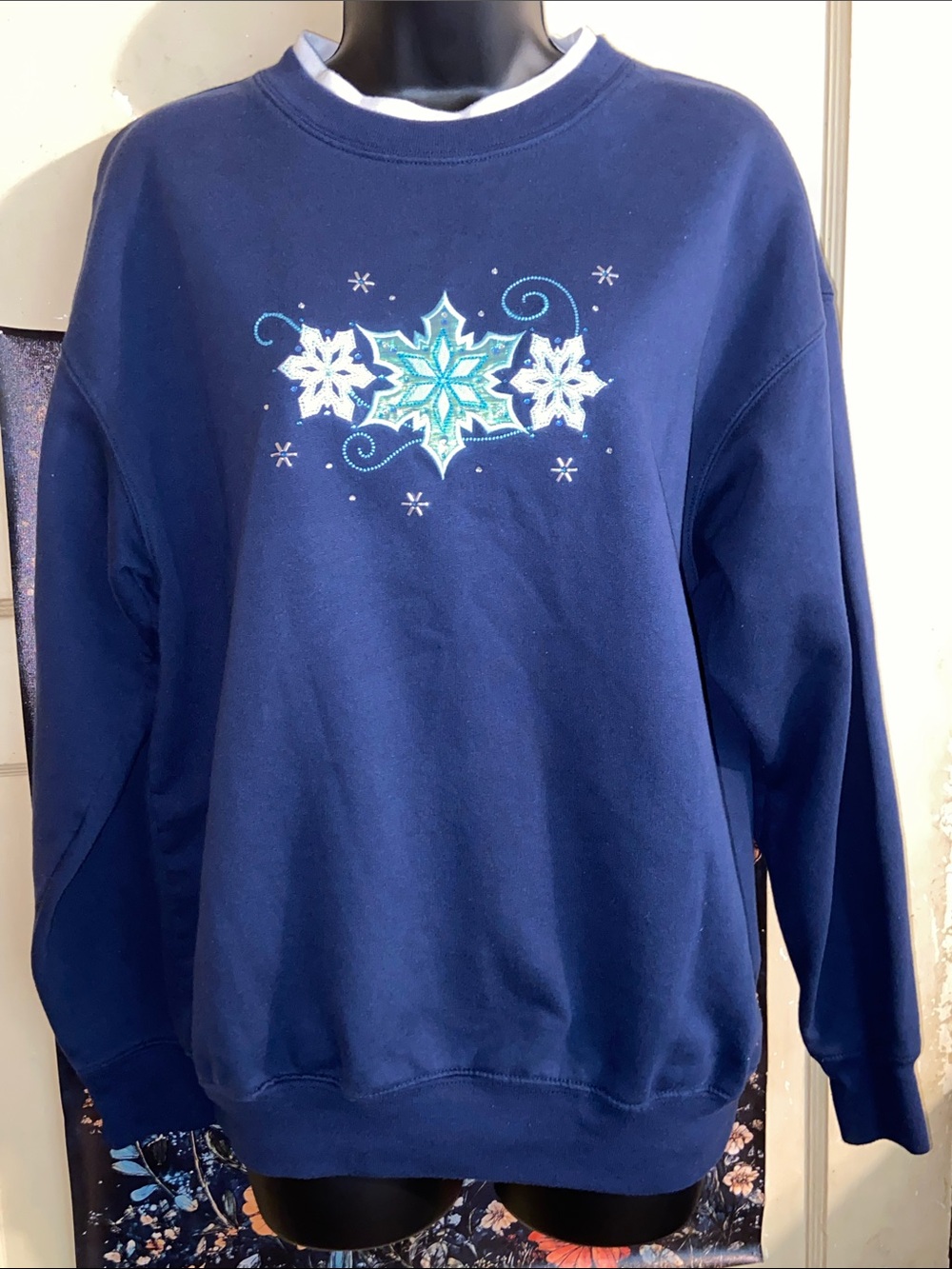 VTG NAVY BLUE SNOWFLAKE SWEATSHIRT M & C Sportswear